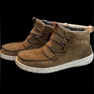 Hey Dude Eloise Suede Bootie size 9M Suede Nut Casual Slip- On Elastic Laces